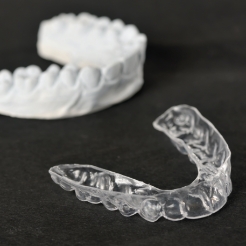 Custom oral appliance and crafting mold